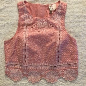 Embroidered crop top (XS)